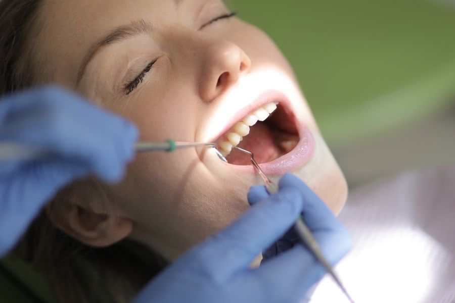Dor no implante de dente 