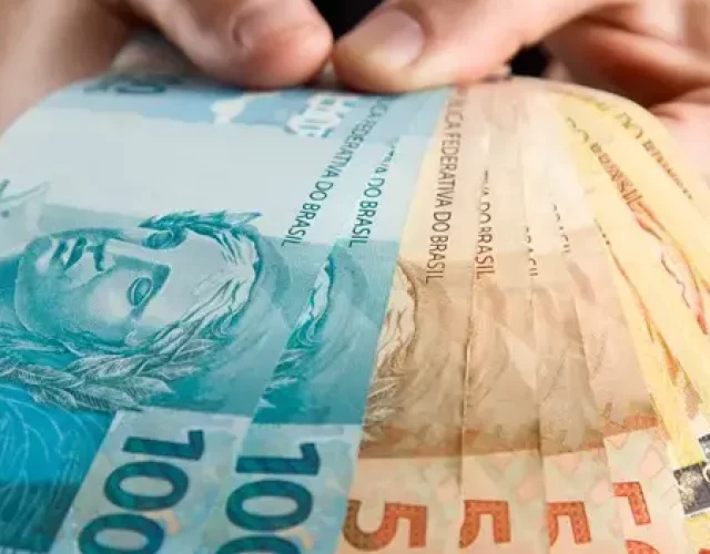 cropped-dinheiro-notas-de-100-reais-real-1.webp