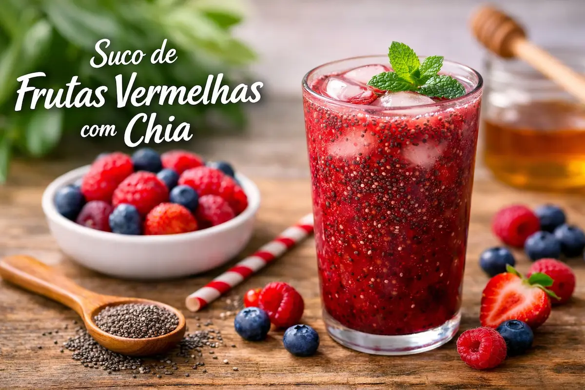 Suco de frutas vermelhas com chia saudável