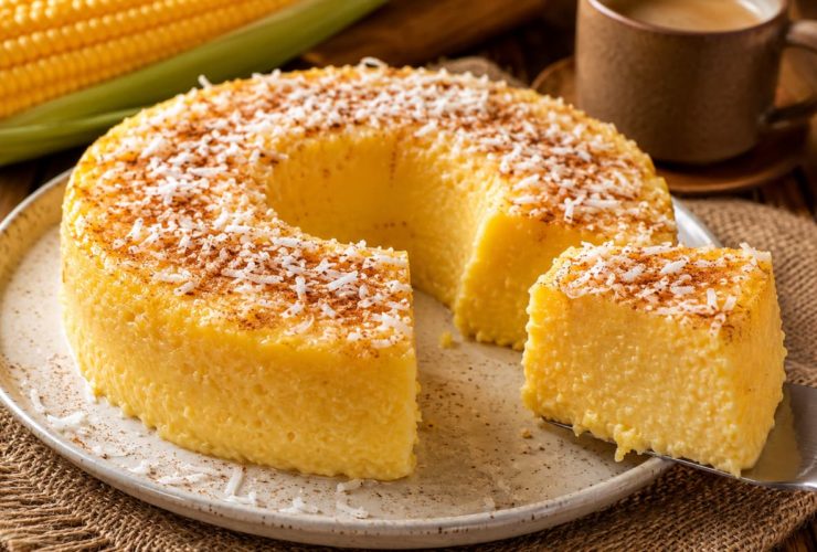 Descubra como fazer um bolo pamonha sem ovos e sem forno
