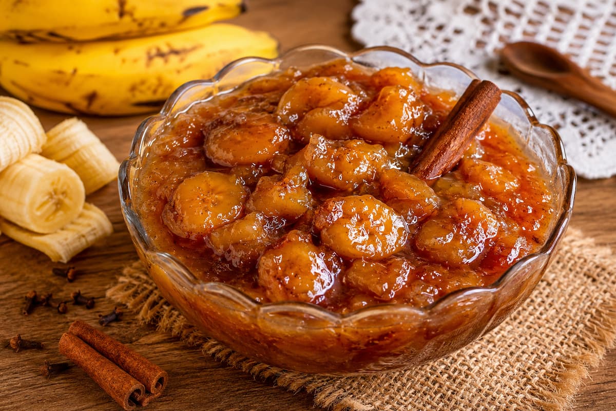 Descubra como preparar o tradicional doce de banana caseiro da vovó