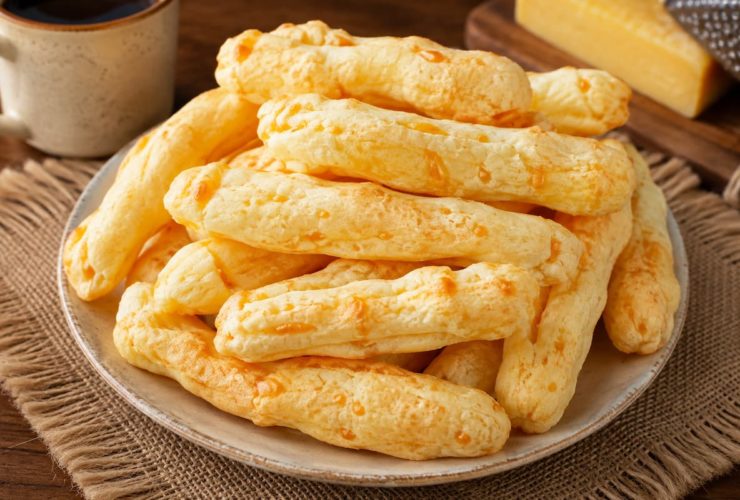 Biscoito de polvilho com queijo rápido e prático