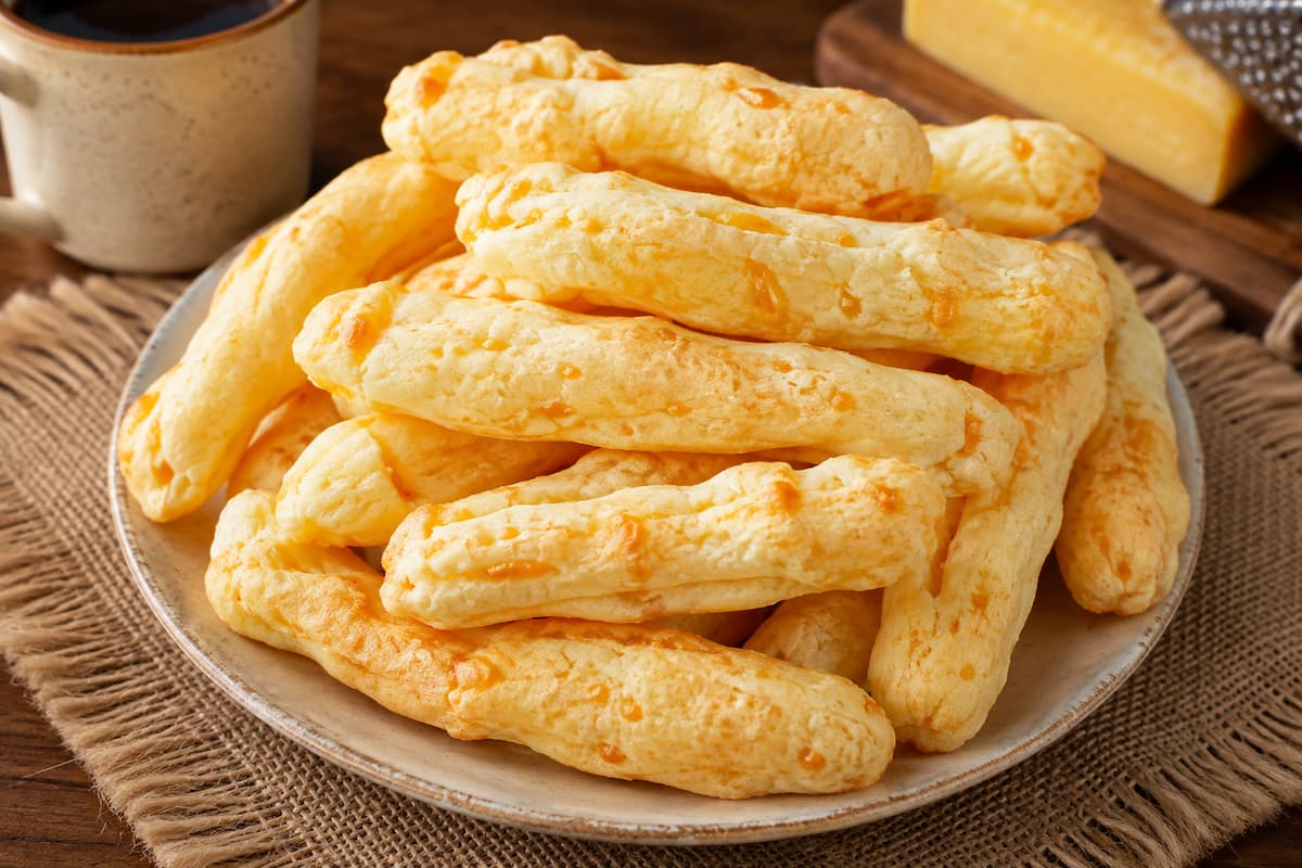 Biscoito de polvilho com queijo rápido e prático